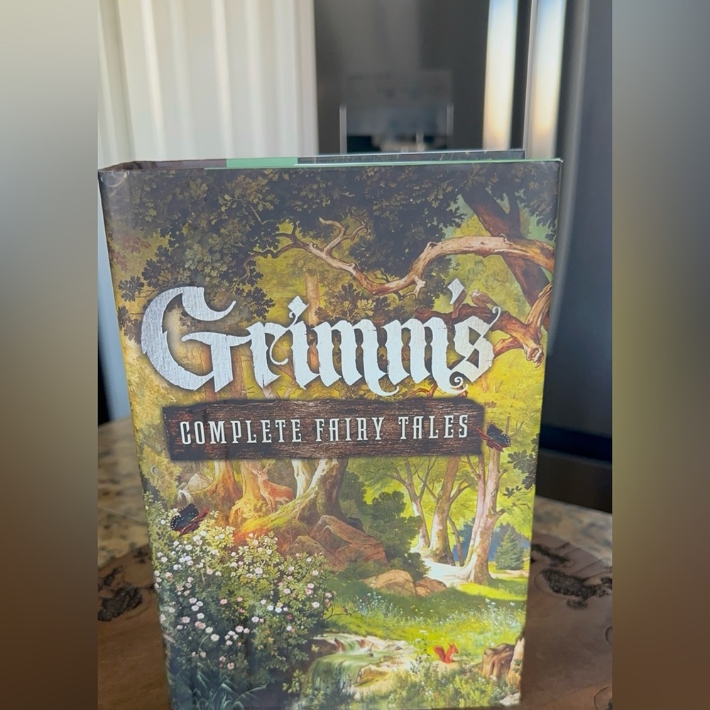 Grimm's Complete Fairy Tales. Fall River Press•New York •Hardcover 2012.